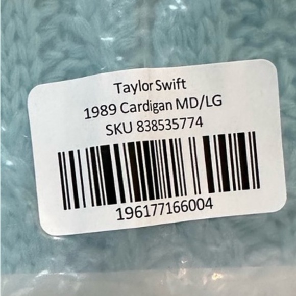 Taylor Swift 1989 Taylor’s Version Blue Cable Knit Seagull Cardigan NEW Size M/L - Picture 3 of 13